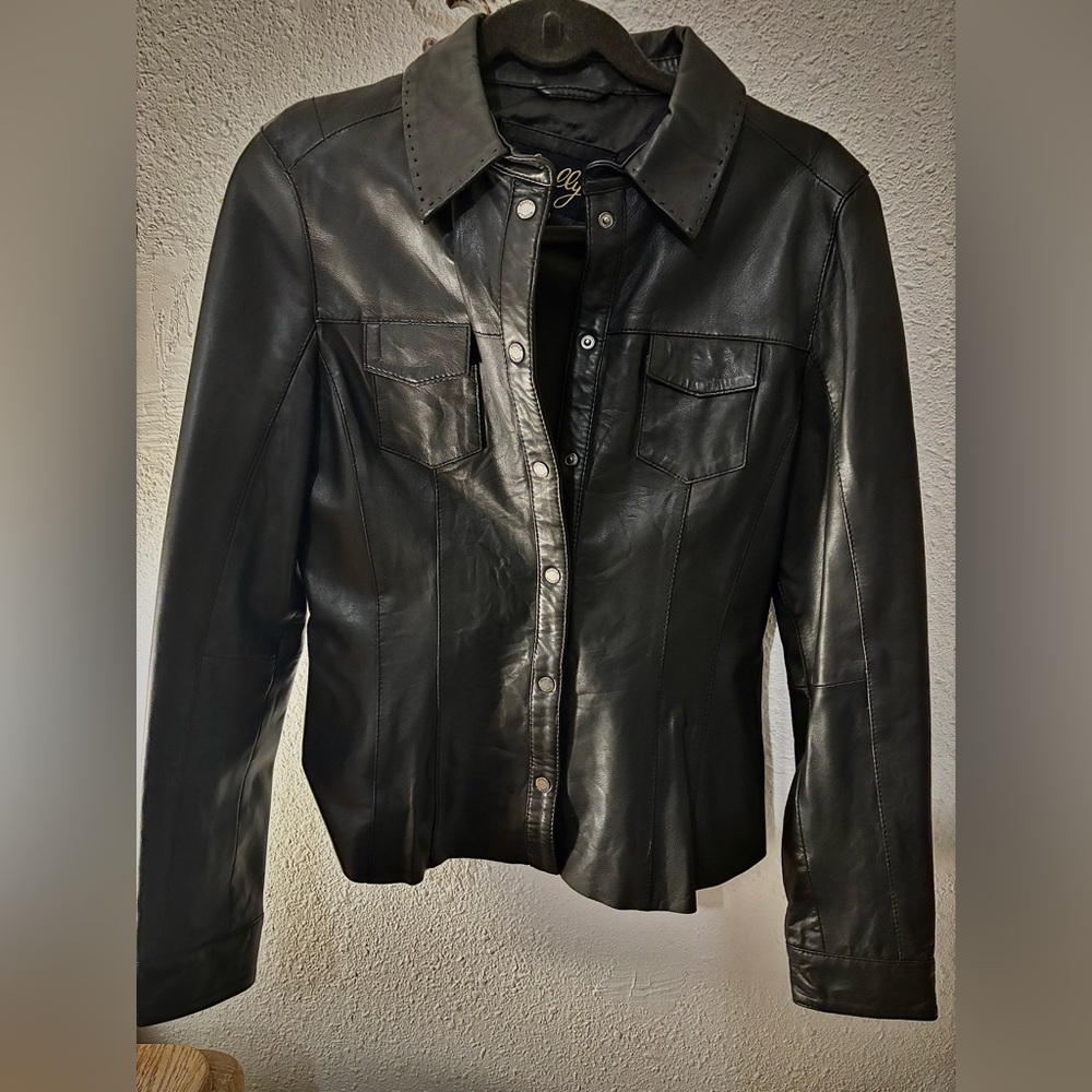 Scully leather jacket. Size small 200.00